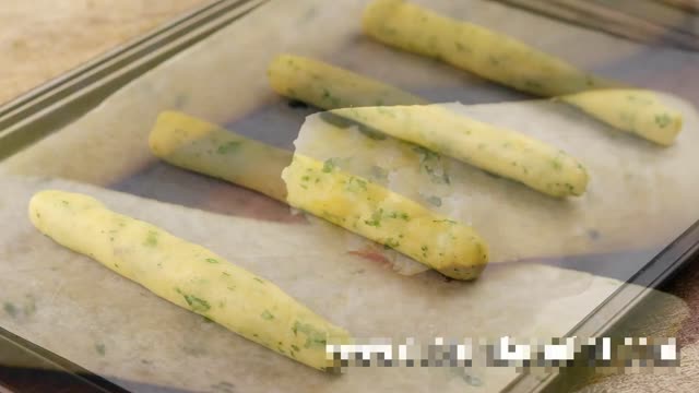 Keto Garlic and Herb Bread Sticks 🌿🍞🌿