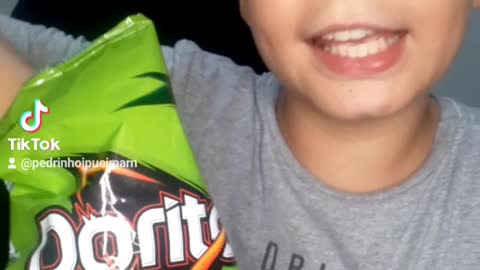 Experimentando Doritos wasabi