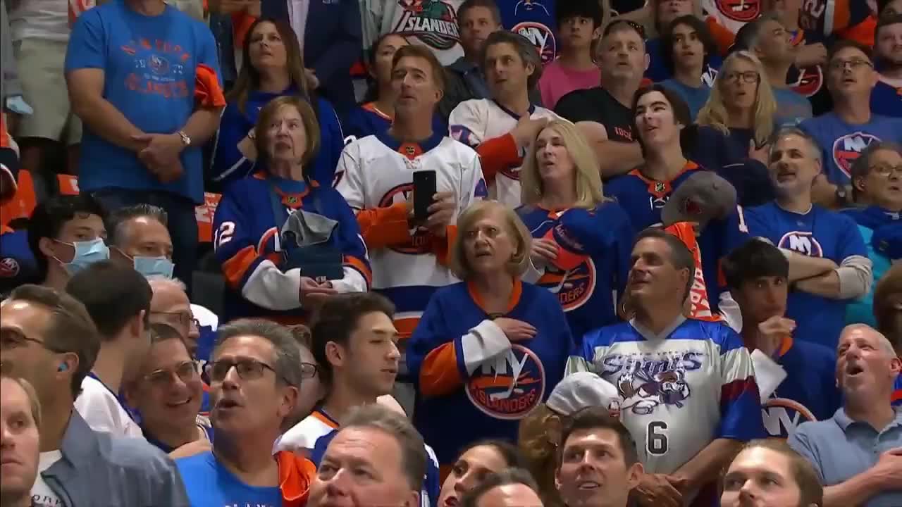 ❤️ + 🇺🇸 … at the Islanders vs Bruins