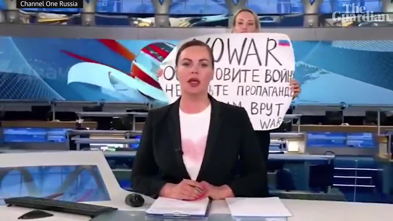 Anti-war protester interrupts Russian news broadcast