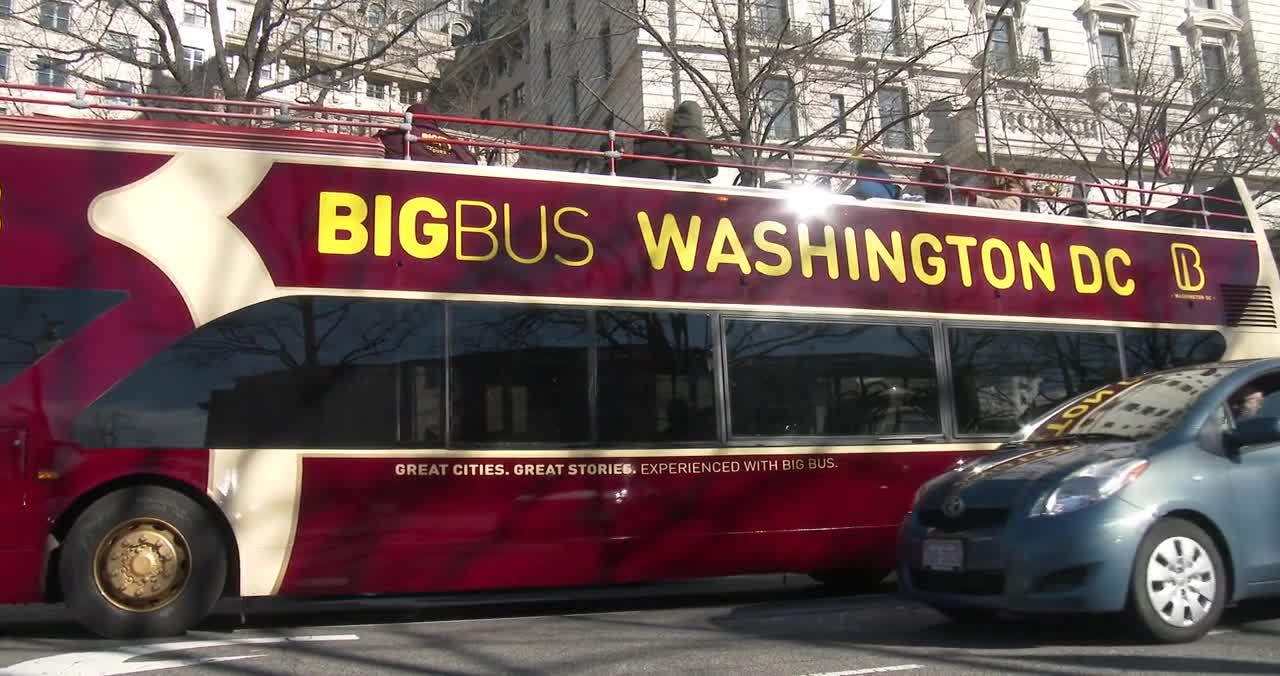 4k Big Bus Washington DC Tours in downtown of city