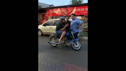 😀 totally random funny video -))😀😀😀