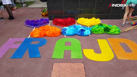 Sudionici povorke ponosa okupljaju je izpred muzeja Mimara