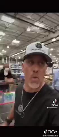 Man fights with costco employees about mask