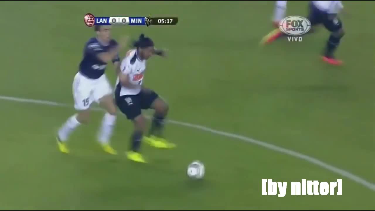 Ronaldinho Destroys Opponents