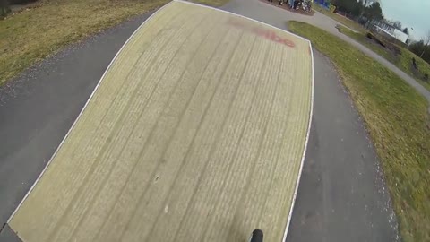 Cycle skating