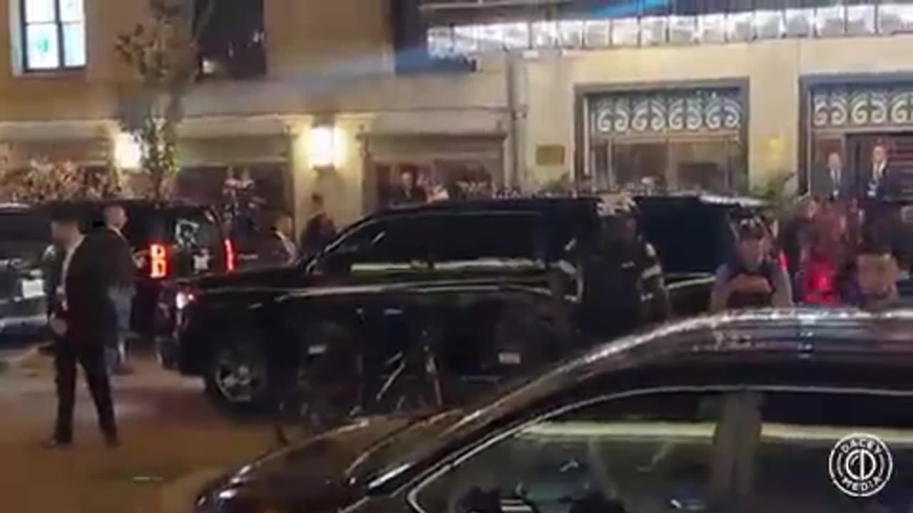BREAKING NEWS - PM Justin Trudeau and Ukraine PM Zelensky had to run away from Royal York Hotel ...