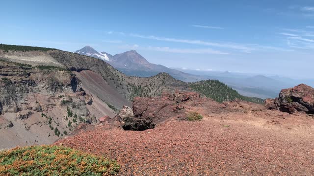 Central Oregon - Three Sisters Wilderness - Very Exposed Very Steep Cliff Lookout - 4K