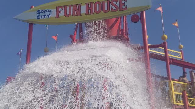 Knott's Berry Farm Soak City bucket drop