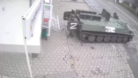 Russian soldiers storm a shop in Ukraine and take away food