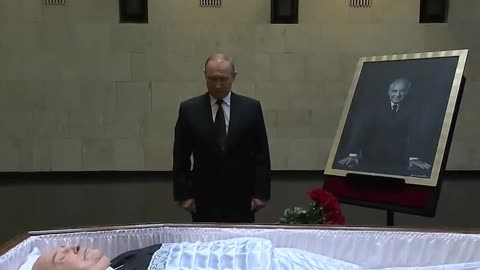 Putin takes one last look at Gorbachev's coffin