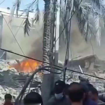 🇵🇸SOOT-COVERED WOUNDED STRETCHERED AWAY