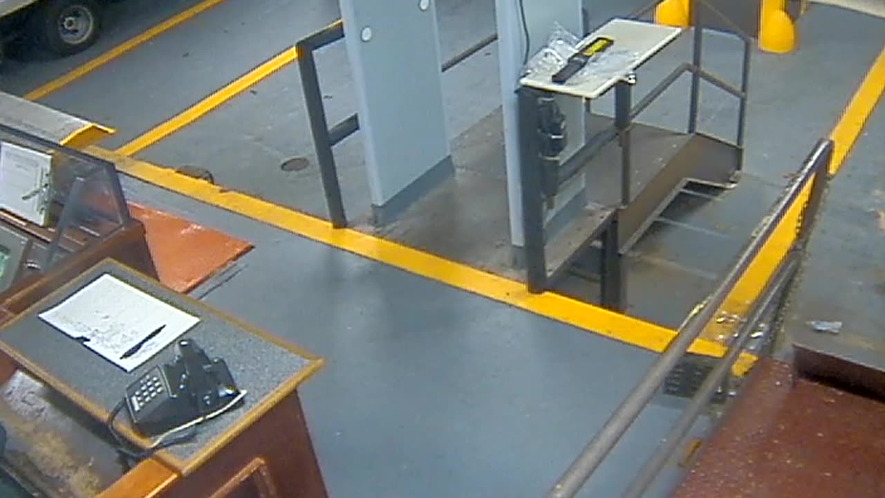 3205LHOBBACStLoadingDock_2021-01-06_15h19min50s847ms.mp4