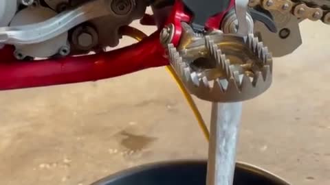 Disassembly and oil drain of motorcycle