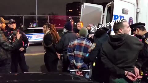 Multiple people arrested in NYC for trying to eat in Applebee’s without a vaccine pass.