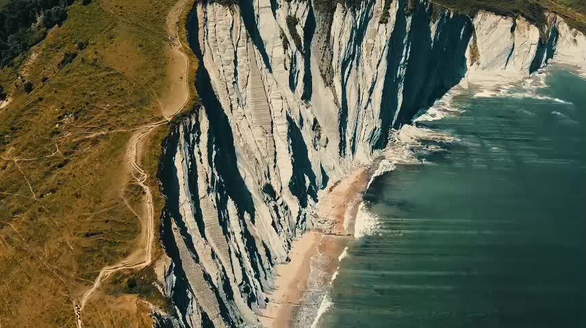 This is a video taken during a previous trip to Morocco,there was also a little accident.