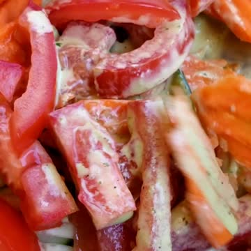 Easy carrot cucumber salad with yogurt based dressing 😋