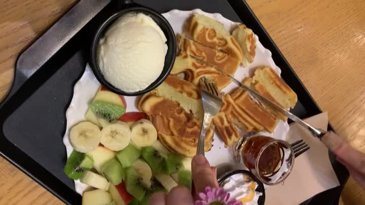 I cut the Snoopy waffle like a steak.