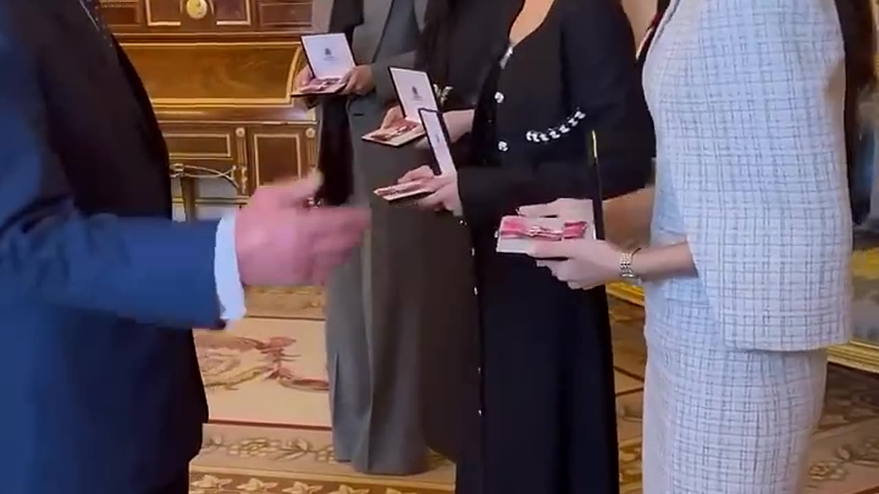 Blackpink at the Buckingham Palace(Proud Moment----)_blackpink