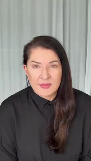 La sataniste Marina Abramović exhorte l'humanité à défendre collectivement #Ukraine
