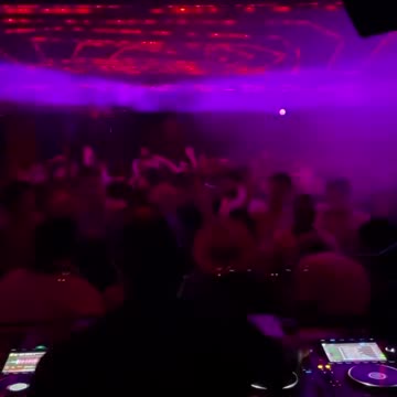 Themba plays at Pachas Munich