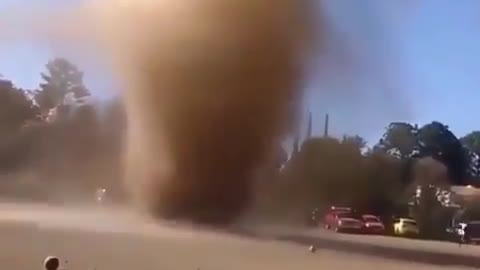 Have you ever seen a Dust Devil? 😱 Tag a friend that would like this!👇