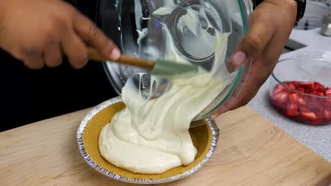 Strawberry Cream Cheese Pie for your Thanksgiving