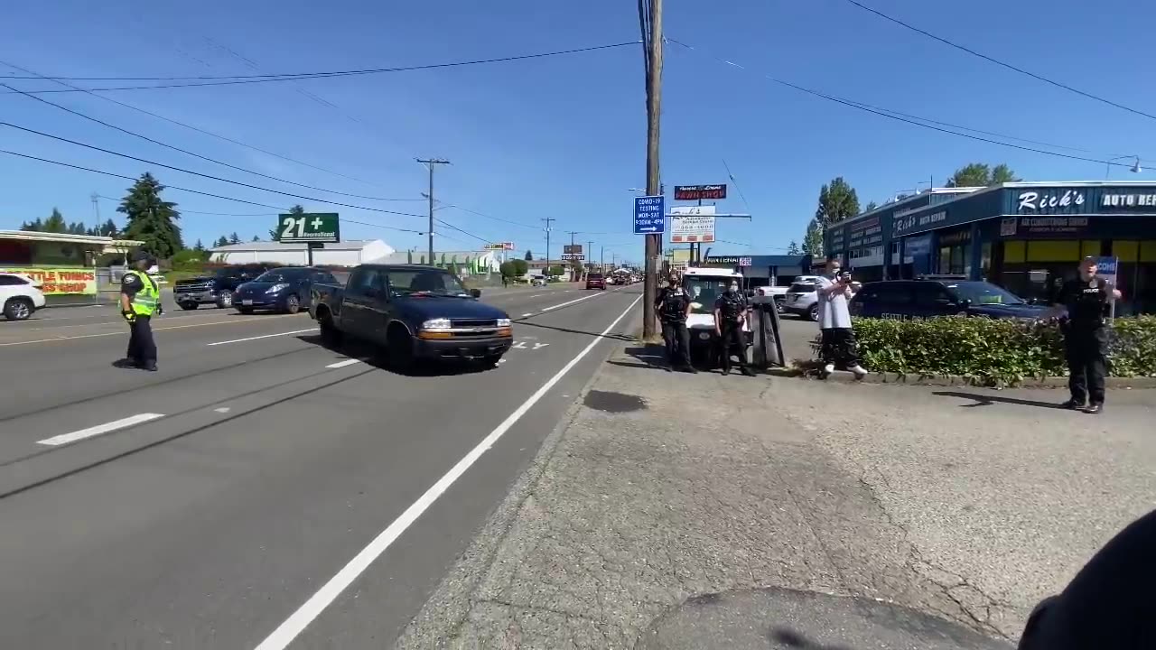 Female Tyrants Trying To Horse Us Around Get Shut Down On The First Move(Fail)-1st Amendment Audit