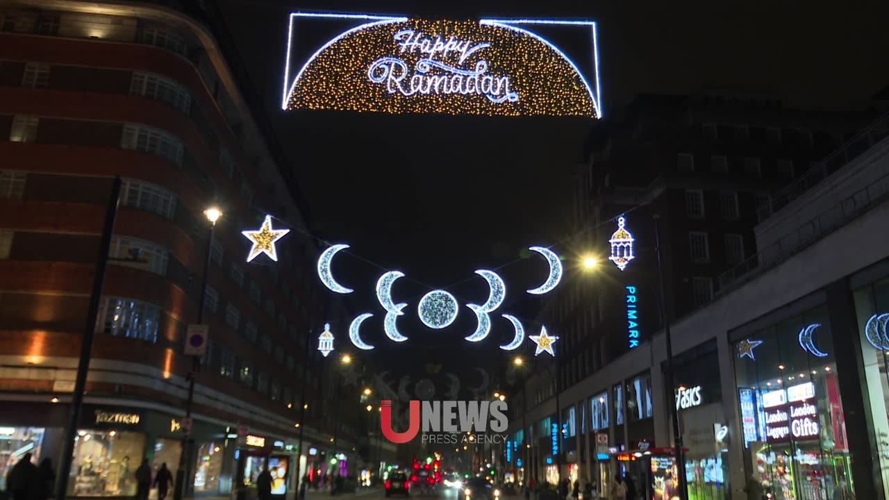 بريطانيا | آلاف المصابيح تزيّن شوارع لندن في شهر رمضان وقلوب الجالية العربية ترحل إلى غزة