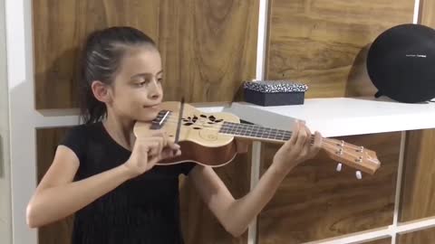 How to play ukulele ☺️