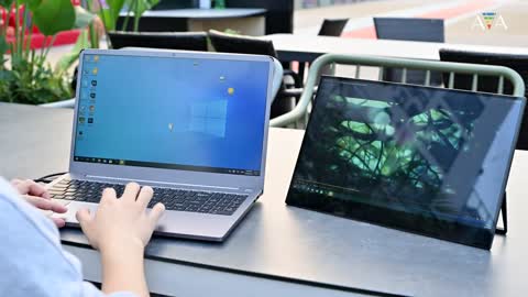 AVA - 4K wirelessHD DeX/PC/Mac/NS next-gen portable monitor