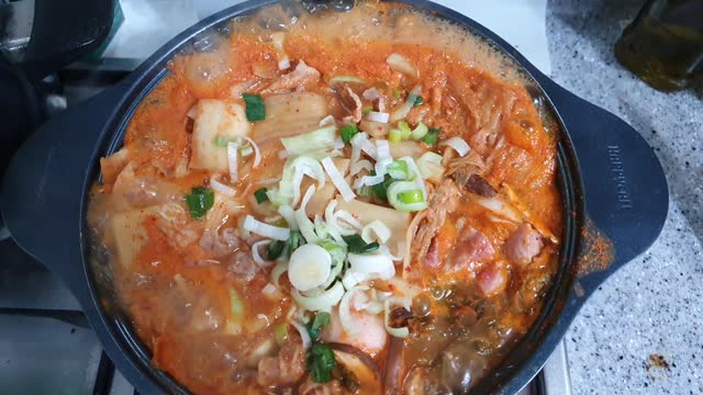 The boiling of kimchi stew