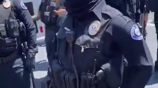 Police arrest anti mask protestators for trying to enter a store without one