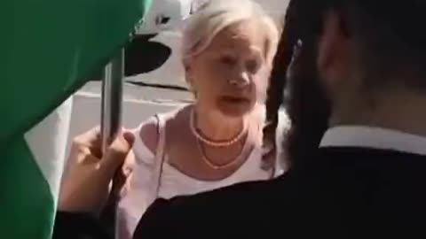 Old woman threatens a pro-palestinian jew protesting peacefully that they