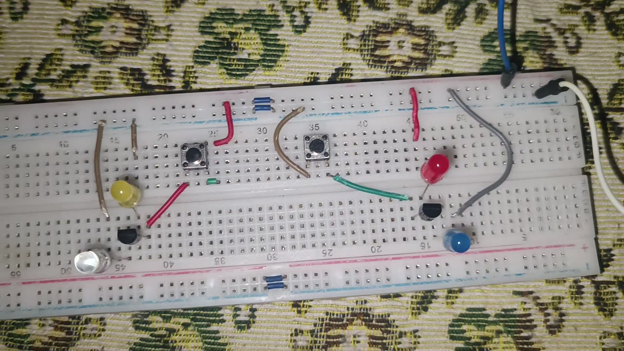 0001. NPN and PNP Transistors Practical