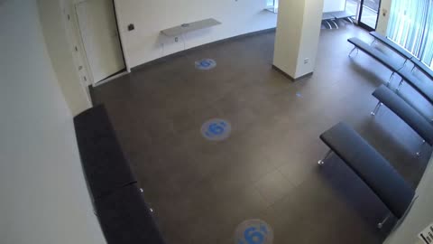 8030FCOB01128BadgingWaitingArea_2021-01-06_13h40min00s923ms.mp4