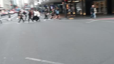 How pedestrian cross the road in Auckland