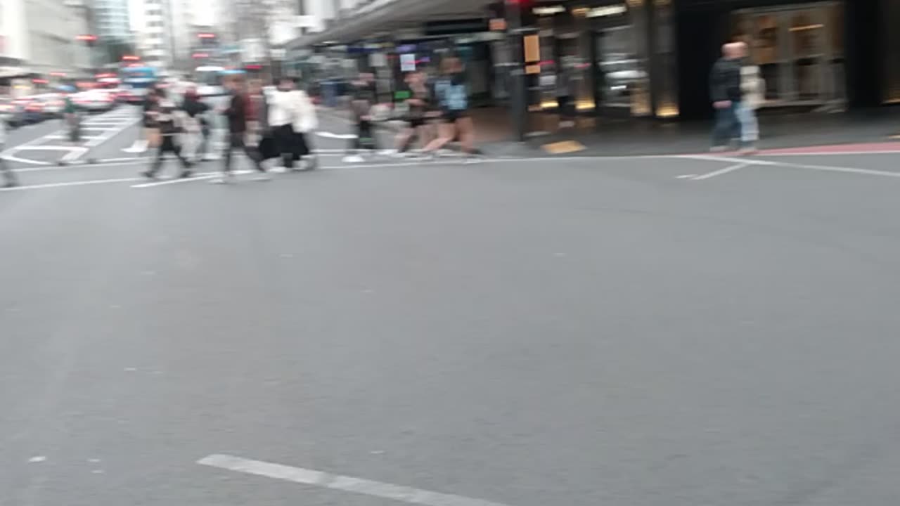 How pedestrian cross the road in Auckland