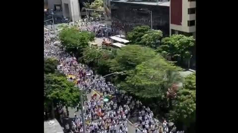 Más de 100,000 personas protestando en todo el país por sus derechos y libertades