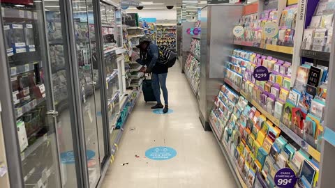 Looting Walgreens in San Francisco