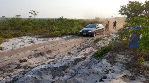 Atolando na areia
