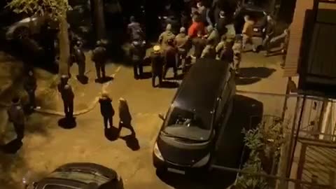 В Абхазии происходит попытка задержания женщин, подозреваемых в оскорблении власти