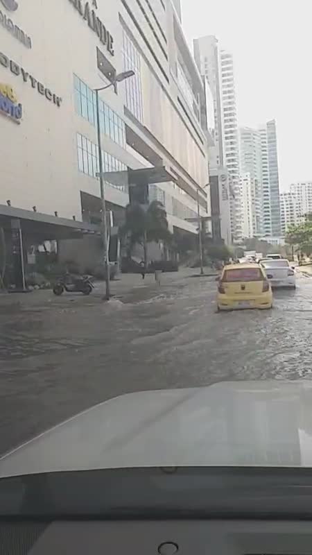 Inundaciones en sector de Bocagrande