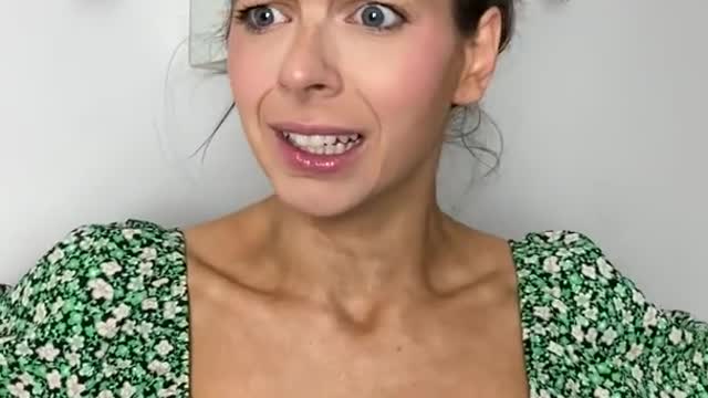 Janet tries a Fashion Hack