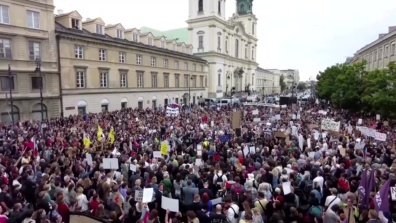 Voters mull over women's rights in Polish election