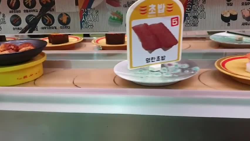 Conveyor-belt sushi