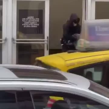 Thugs Rob Neiman Marcus in Broad Daylight!