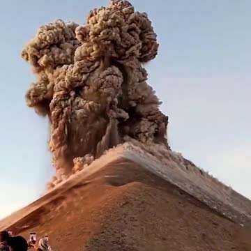VULCÃO FUEGO - ERUPÇÃO DE CINZAS GUATEMALA