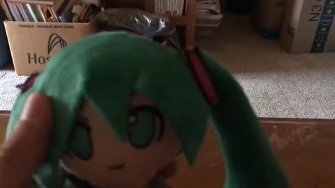 hatsune miku plushie unboxing with hamster