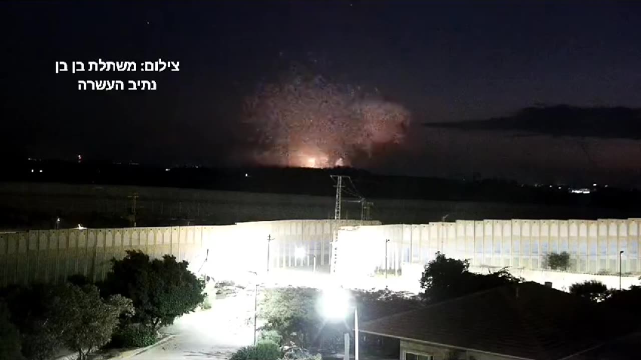 Überwachungskamera filmt Raketenabschauss aus Gazastreifen und massive Explosion